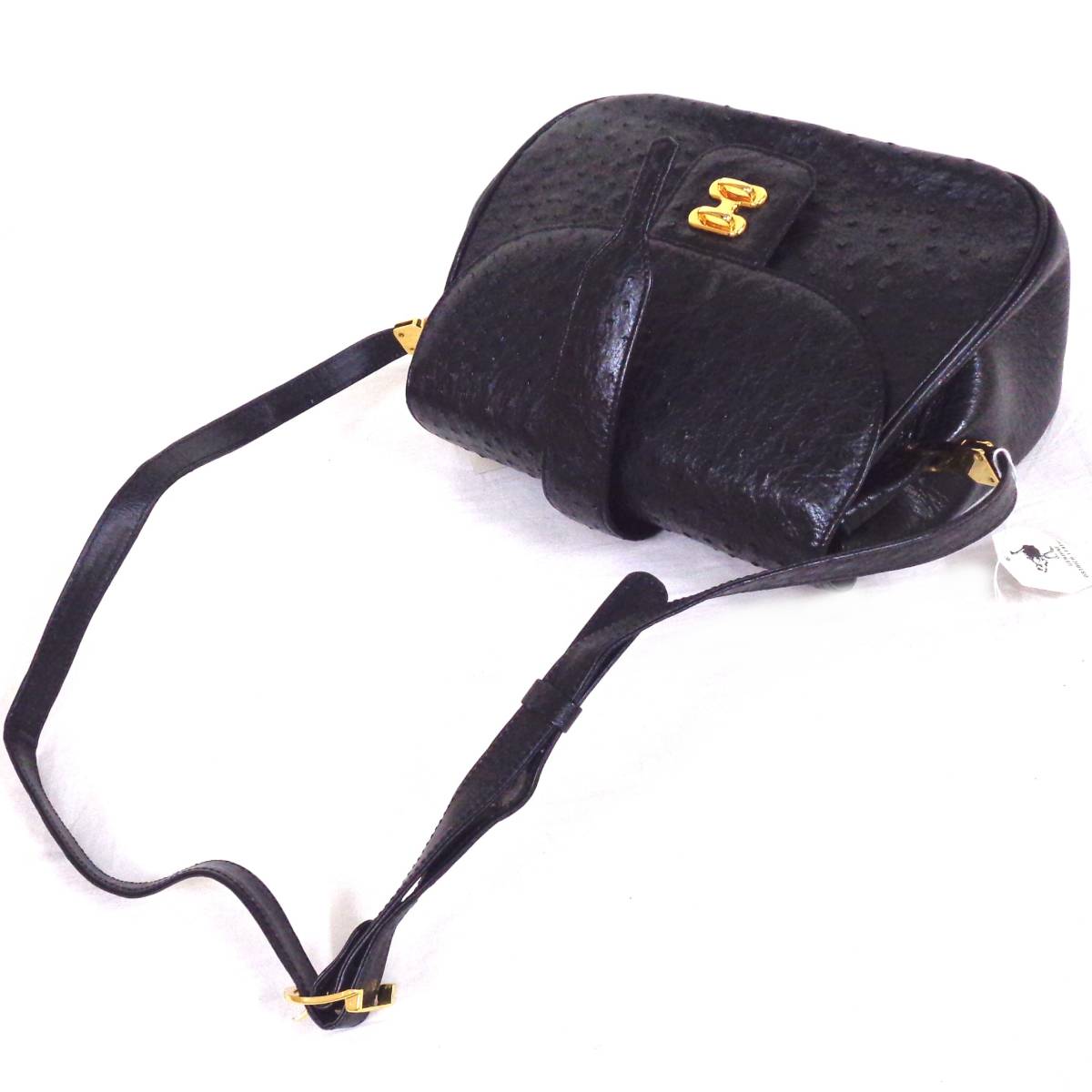 APA663* есть дефект Ostrich сумка на плечо внешний вид прекрасный товар примерно 18×27cm чёрный #NK149