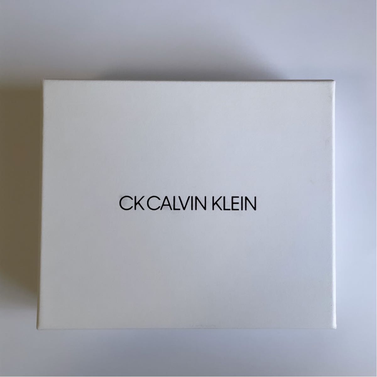 【最終値下げ】【CK CALVIN KLEIN】★ 牛革 2つ折り財布 ★ カルバンクライン 822654 税込定価1万6500円