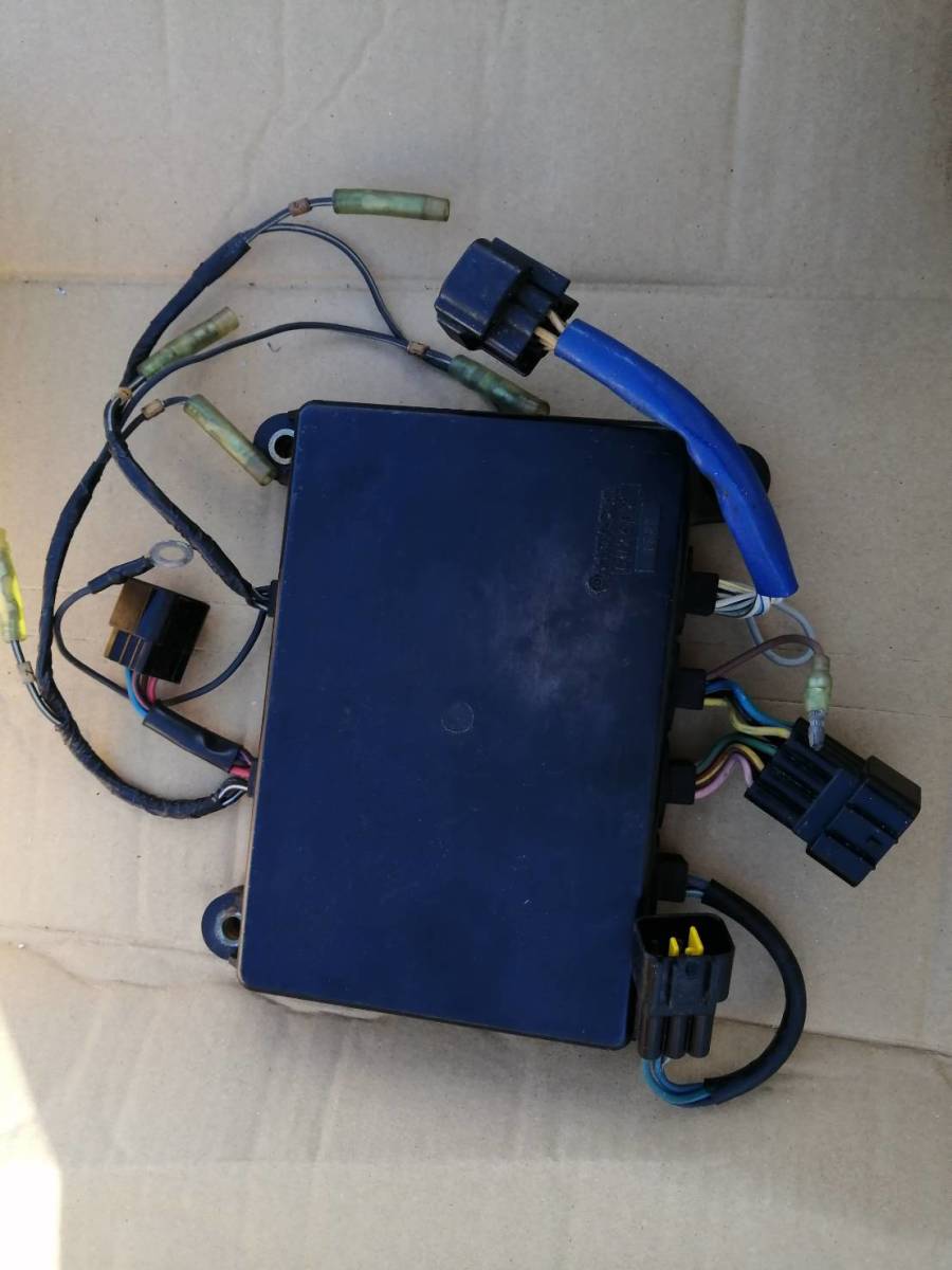 10200円 ヤマハ2ストV6エンジン用CDIユニット中古品/150C,175B 10200円 ヤマハ2ストV6エンジン用CDIユニット中古品/150C,175B