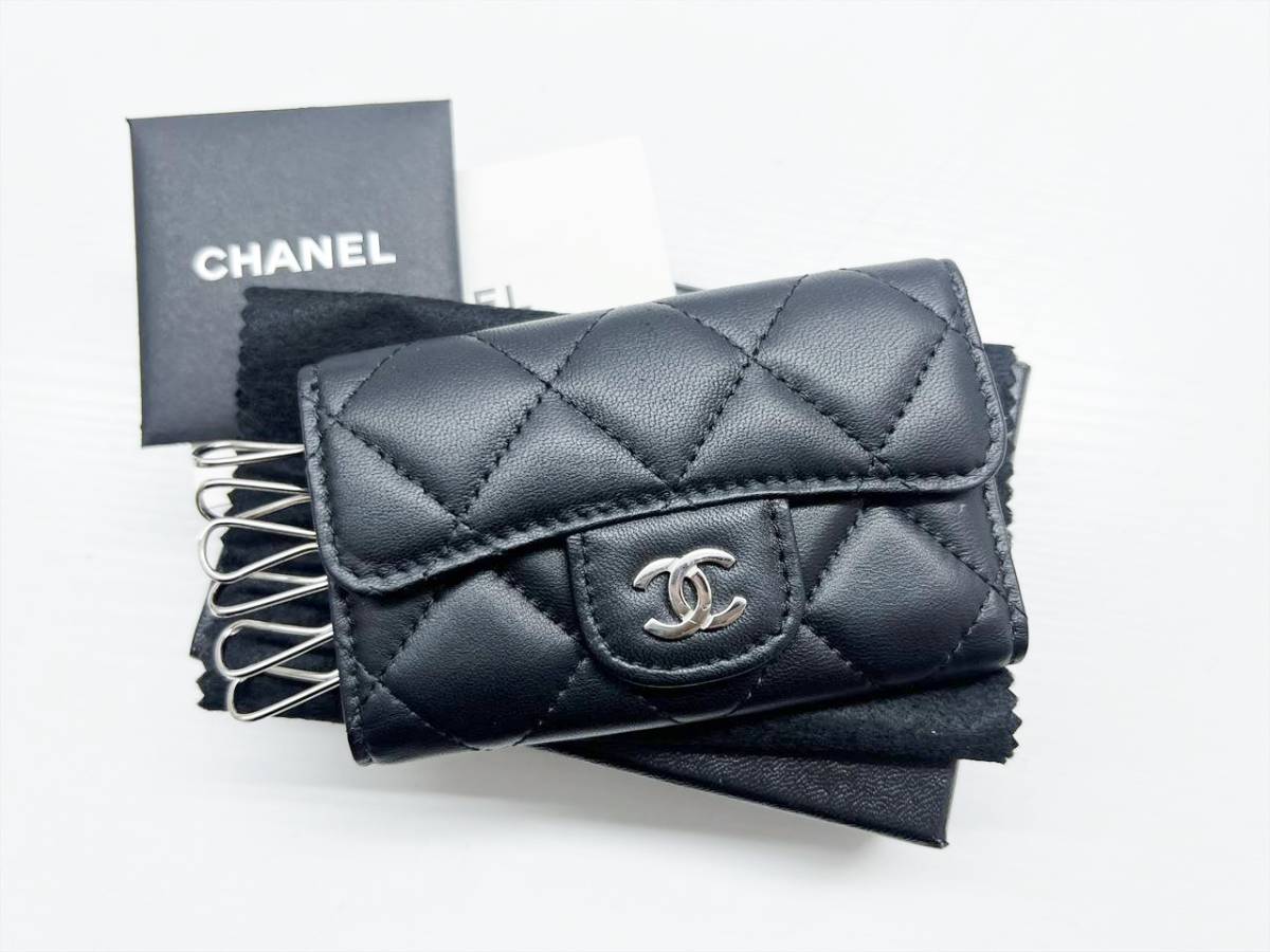 美品　CHANEL　シャネル　ココマーク　マトラッセ　ラムスキン　6連　キーケース　黒　シルバー　A31503_画像1