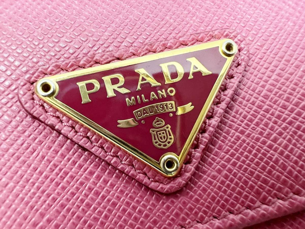 美品 PRADA プラダ サフィアーノレザー トライアングルロゴ キー 美品 PRADA プラダ サフィアーノレザー トライアングルロゴ キー