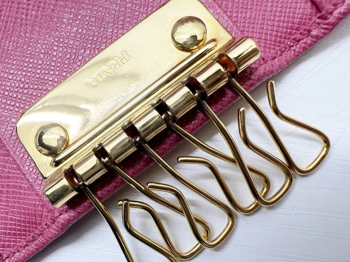 美品 PRADA プラダ サフィアーノレザー トライアングルロゴ キー 美品 PRADA プラダ サフィアーノレザー トライアングルロゴ キー