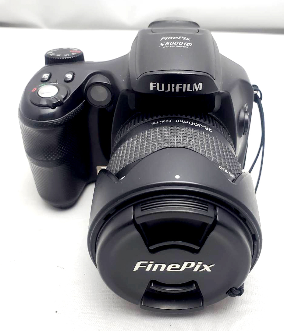 ［1000円スタート] 動作品 FinePix S6000fd ブラック FUJIFILM デジタルカメラ 28-300mm 10.7倍ズーム CCD_画像1