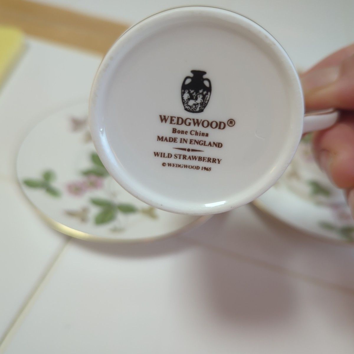 ウェッジウッド  英国製 壺印 ワイルドストロベリー コーヒー（キャン） ペア ワイルドストロベリー