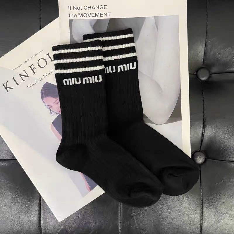 MIU MIU ソックス 靴下 2点セット ミュウ ミュウ ホワイト MIU MIU ソックス 靴下 2点セット ミュウ ミュウ ホワイト