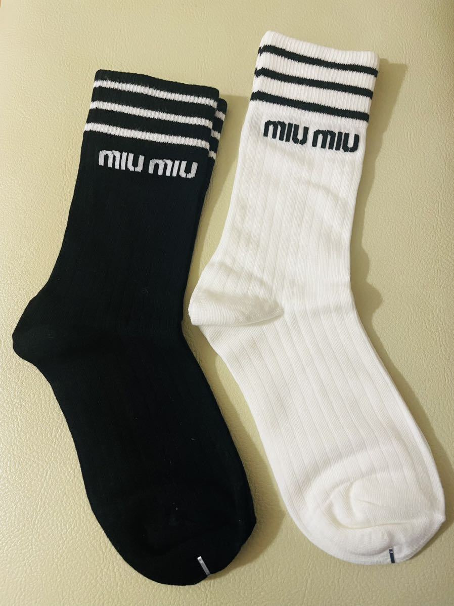 MIU MIU ソックス 靴下 2点セット ミュウ ミュウ ホワイト MIU MIU ソックス 靴下 2点セット ミュウ ミュウ ホワイト