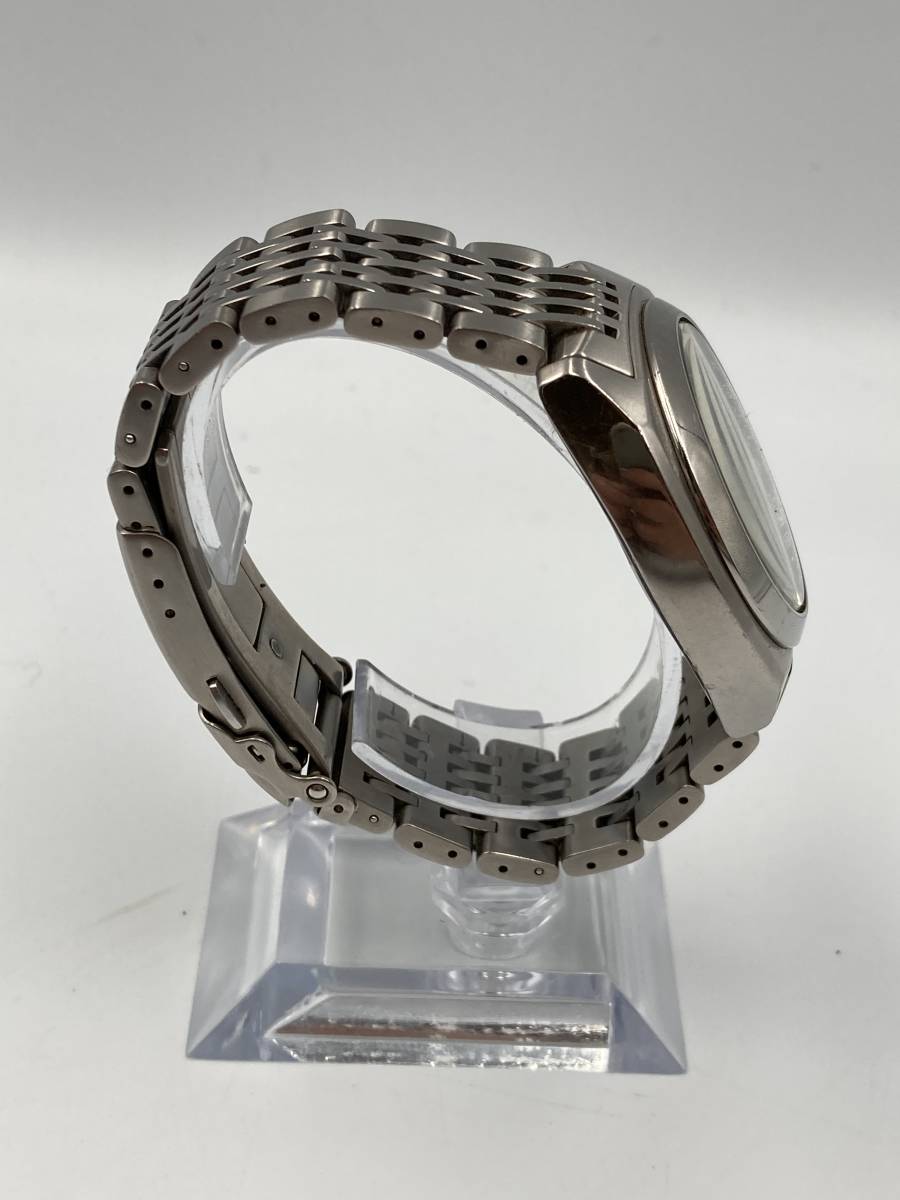 【美品】ジャンク　RALLI ART　TITANIUM　SOLAR-TECH　W.R.bar　保証書付　ベルト付　メンズ　腕時計　watch　シルバー　針レッド　829‐1_画像4