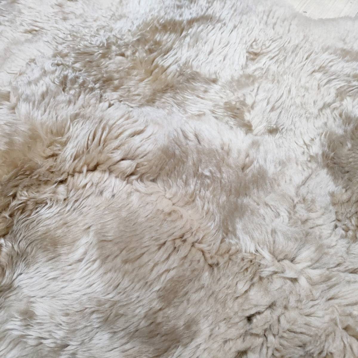 A ムートンラグ 羊毛 ウールカーペット シープスキン 絨毯 敷物 玄関マット インテリア リビング 160×105cm_画像4
