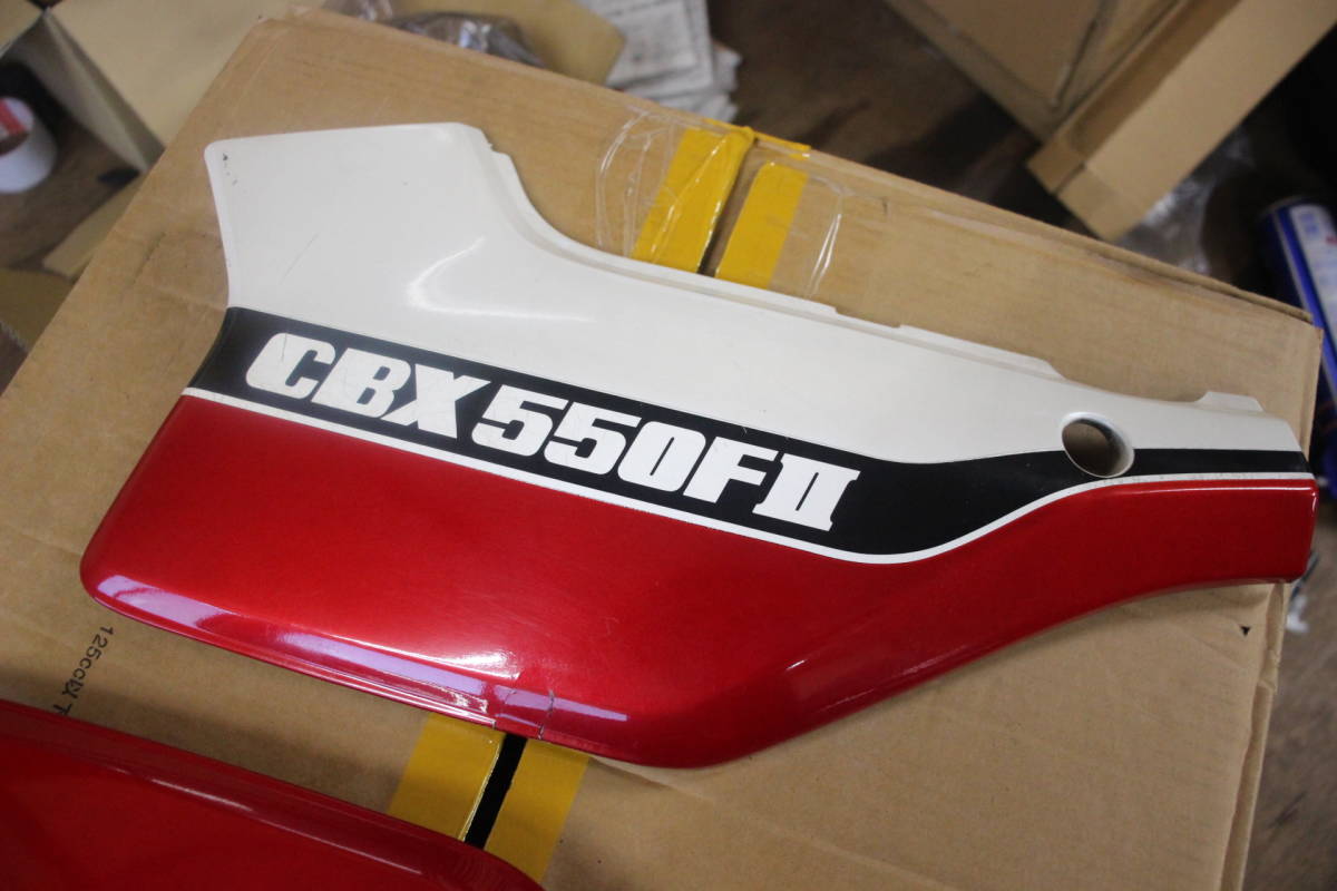 CBX400F/CBX550F純正サイドカバー赤_画像2