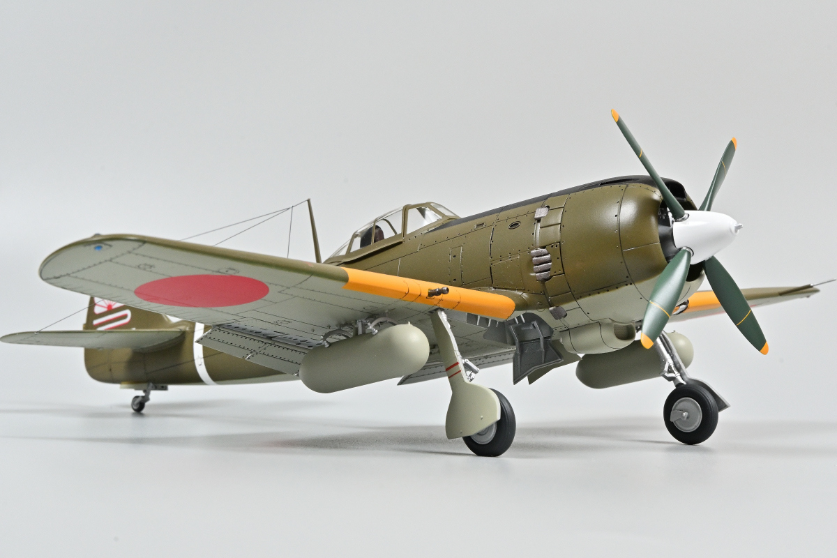 ★ 送料無料！ ハセガワ 1/48 中島 キ84 四式戦闘機 疾風 飛行第22戦隊 プラモデル完成品 ★_画像4