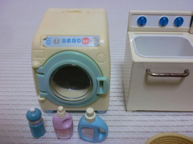 シルバニアファミリー くるくる洗濯機 2層式洗たく機 小物セット_画像4