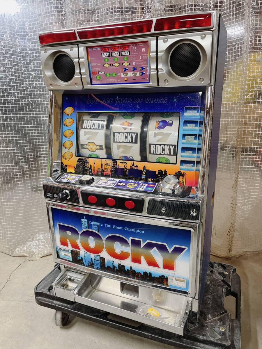 中古 パチスロ 実機 高砂 TAKASAGO ロッキー 3 ROCKY 4号機 家庭用電源 スロット 引取歓迎 茨城県常陸大宮市 231211あら1 J 佐_画像1