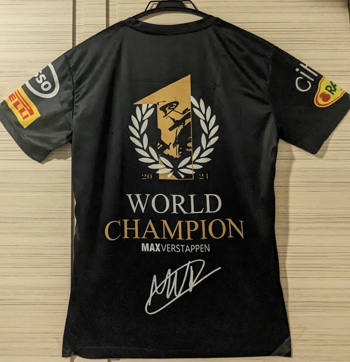 レッドブル マックスフェルスタッペン ワールドチャンピオン記念TシャツLサイズ限定品の画像2