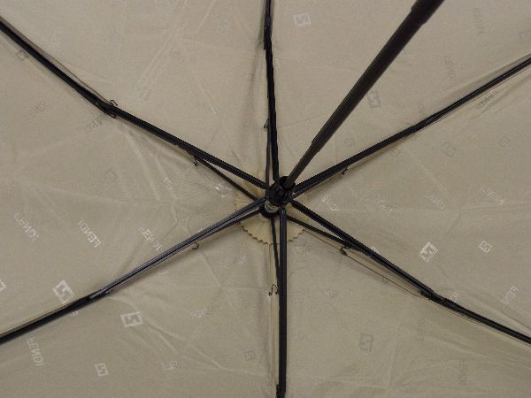 1円 ■美品■ FENDI フェンディ 3段折り 折り畳み傘 高級傘 アンブレラ 雨具 レディース ゴールド系×ブラック系 AU2238_画像3