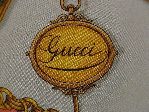 1円 ■美品■ GUCCI グッチ シルク100% 懐中時計柄 大判 スカーフ ストール ショール サーモンオレンジ系×マルチカラー AV2555_画像4