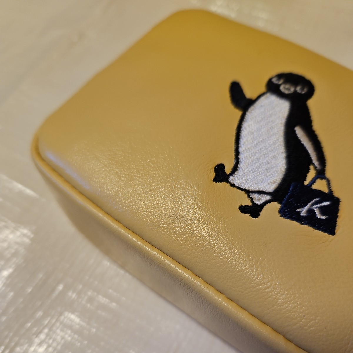 未使用【キタムラ×Suicaペンギン】 ミニポーチ Kitamura 横浜元町 黄色 キタムラ ペンギン ポーチ_目視で汚れが1ヶ所あります。