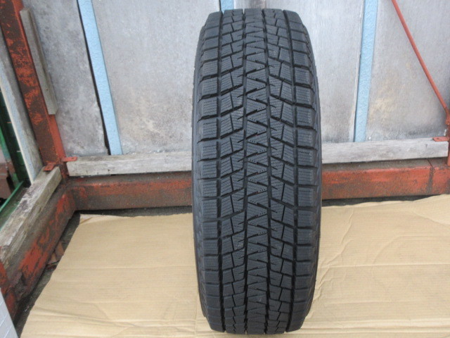 b冬1560 ブリヂストン BLIZZAK DM-V1 215/65R16 98Q スタッドレス 中古 1本 ♪ ブラックレター BRIDGESTONE ブリザック_画像1