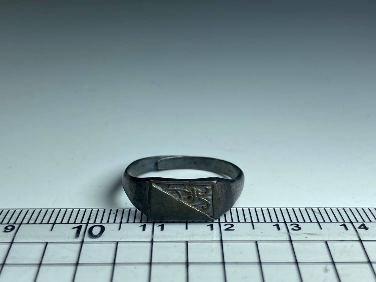 指輪 ビンテージ 印台リング オープンリング アクセサリー 昭和 時代物 アンティーク ２個 刻印有り６g と ２.５g_画像3