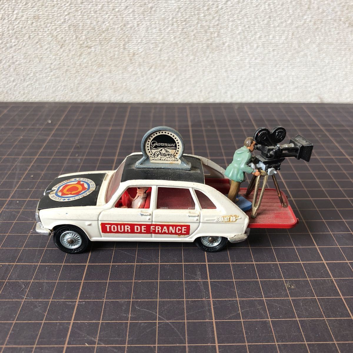 CORGI TOYS GIFT SET 13 RENAULT R16 TOUR DE FRANCE PARAMOUNT FILM UNIT Corgi Renault R16 tool do France 