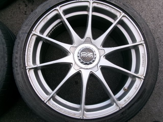 送料無料【OZ】アゥデイA1！7.5J×17+35　PCD100-5穴　ハブ67㎜くらい☆BS　215/40R17//4本 タイヤ&ホイール招きモアイ像　若槻店_画像3