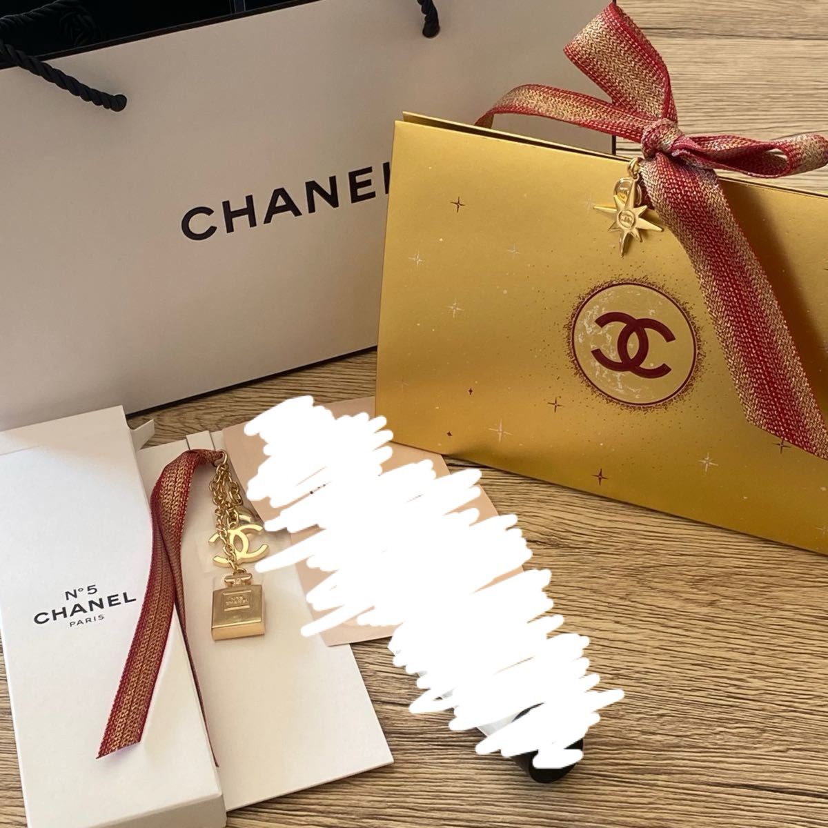 シャネル CHANEL ホリデーラッピング チャーム カメリア リボン