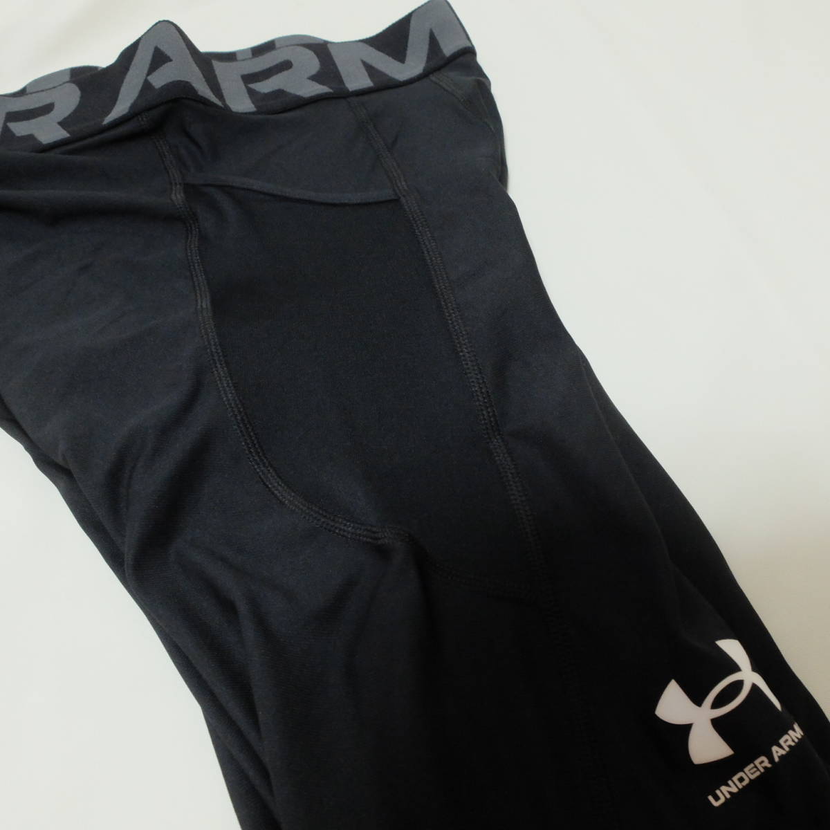 [新品 送料込] メンズ L アンダーアーマー UA ヒートギアアーマー レギンス 1361586 UNDER ARMOUR ロングタイツ_右側にメッシュメディアポケット