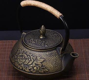 コーティングなしの絶妙な牡丹鋳造鉄鍋ケトルティーを沸騰させた手作りの生の鉄のティーポット_画像9