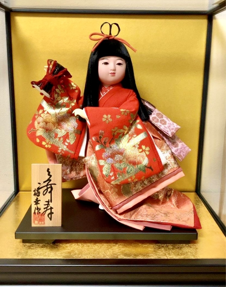 日本人形 ガラスケース入り 三月極上 梅幸 作『品名:舞寿鼓』寸法10号_画像2