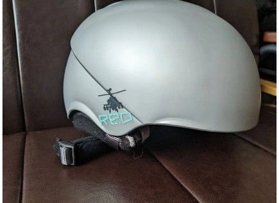 R.e.oヘルメット(Mサイズ51～53センチ)キッズ ヘルメット