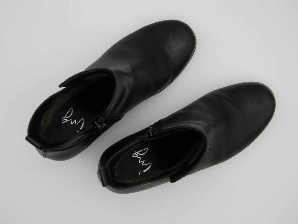 ■*■【 ing 】◆ 黒の革ブーツ（３５サイズ）２２．５ｃｍ位_画像4