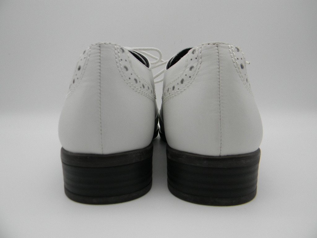 ■♪【 Marie Club 】★ 白の革靴（３９サイズ）２４．５～２５ｃｍ位 ウォーキングシューズ ローファー_画像3