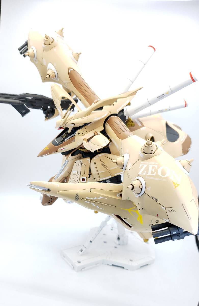 ★☆ 1/144　HGUC『ナイチンゲール 』 オリジナルカスタム 完成品（改修・改造／塗装済み＋デカール／アクションベース付属）☆★_画像4