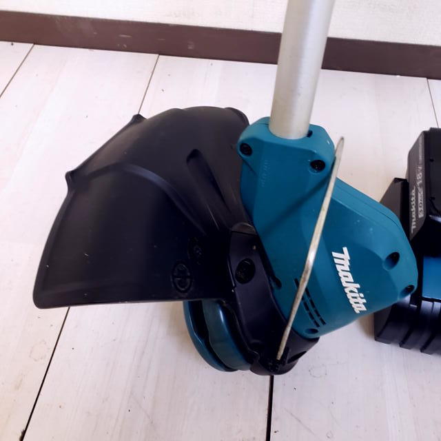 【岐阜市 直接引取限定】 makita/マキタ MUR189D バッテリー式草刈機 18V 3Ahバッテリー＆充電器付き