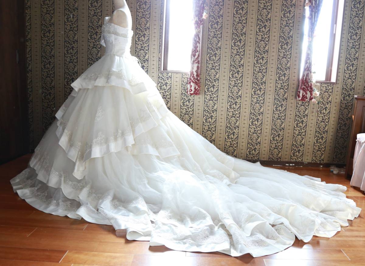  gorgeous . beautiful high class wedding dress 7 number 9 number 11 number S~L size long train kla ude .a