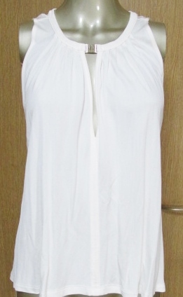 H&M　オフホワイト　胸元飾り　ノースリーブトップス　M相当_画像1