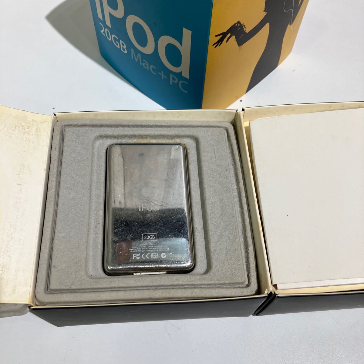 ジャンク　Apple iPod 20GB A-1059 専用箱、説明書付き_画像6