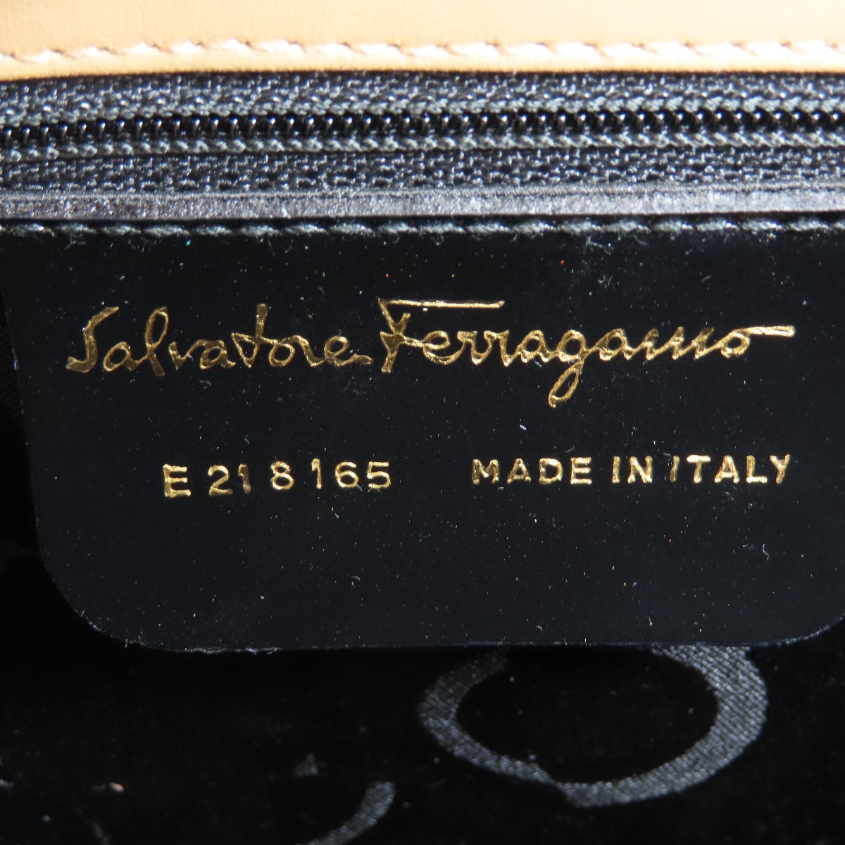 Salvatore Ferragamo サルヴァトーレフェラガモ ガンチーニ金具 ショルダーバッグ レザー レディース 中古 Salvatore Ferragamo サルヴァトーレフェラガモ ガンチーニ金具 ショルダーバッグ レザー レディース 中古