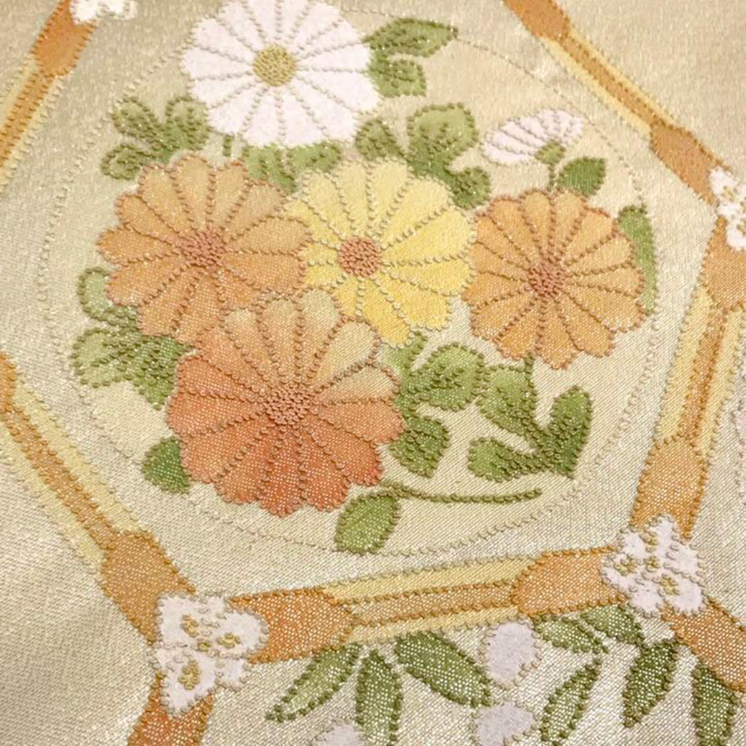 名古屋帯 相良刺繍 六角に美しい花柄模様 薄卵色 O-1226_画像3