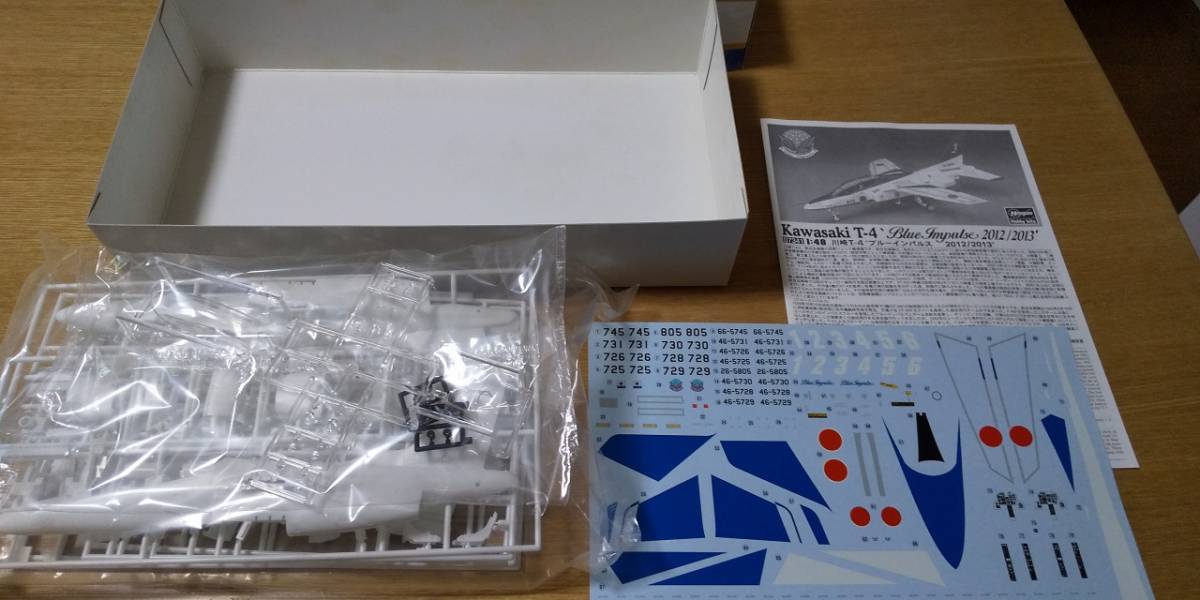 ハセガワ 1/48 川崎 T-4 ブルーインパルス 2012/2013（絆）（訳あり） _画像4