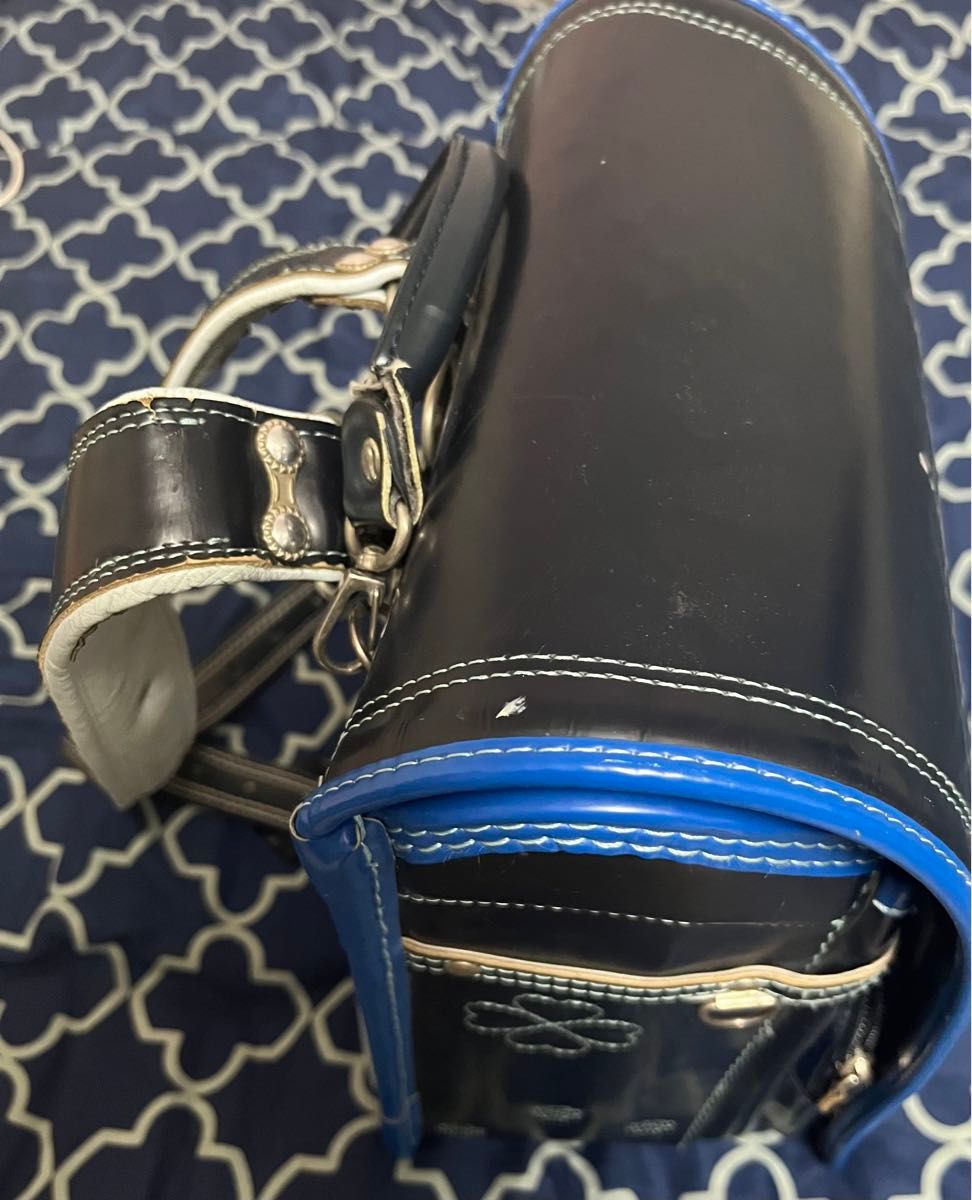 中古ランドセル(神田屋鞄製作所製)2010年購入の神田屋鞄製作所製ランドセルです。メインはブラックでブルーの縁取りがあります