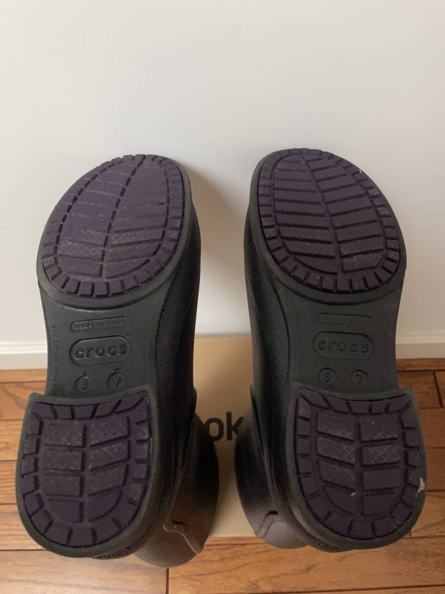 ■美品■ｃｒｏｃｓ クロックスレインシューズ (Ｗ７、黒)_画像5