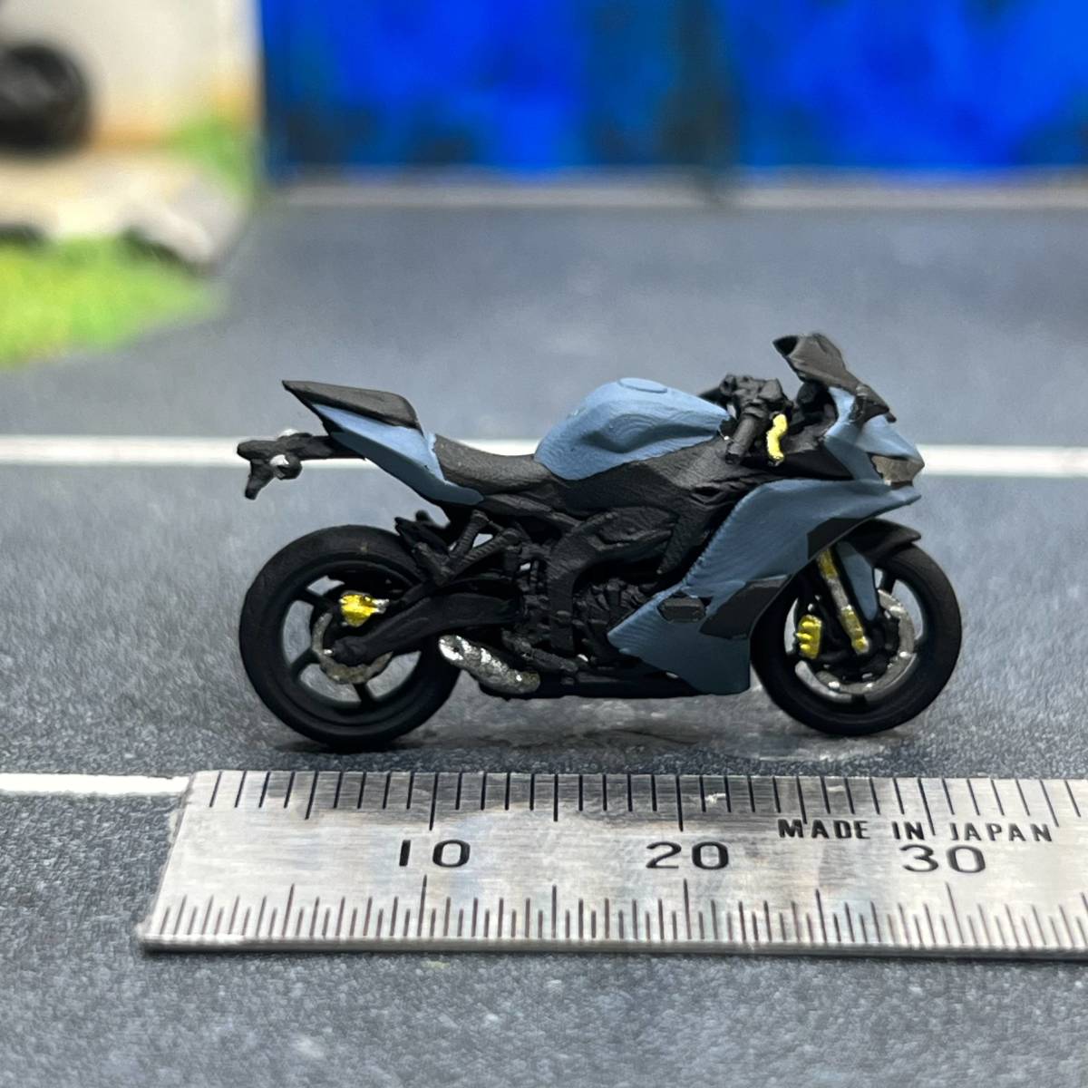 【ZZ-603】1/64 スケール カワサキ Ninja ZX-25R バイク フィギュア ミニチュア ジオラマ ミニカー トミカ_画像2