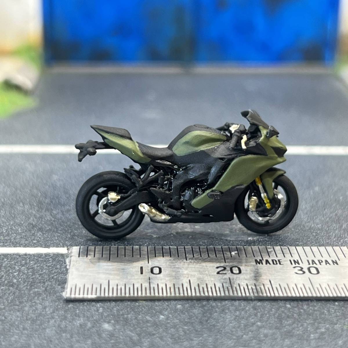 【ZZ-605】1/64 スケール カワサキ Ninja ZX-25R バイク フィギュア ミニチュア ジオラマ ミニカー トミカ_画像2