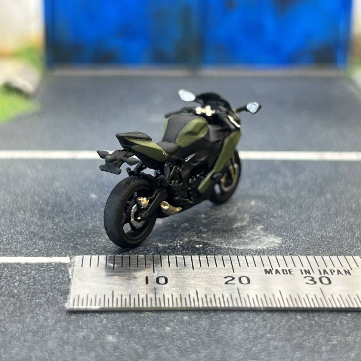 【ZZ-605】1/64 スケール カワサキ Ninja ZX-25R バイク フィギュア ミニチュア ジオラマ ミニカー トミカ_画像4