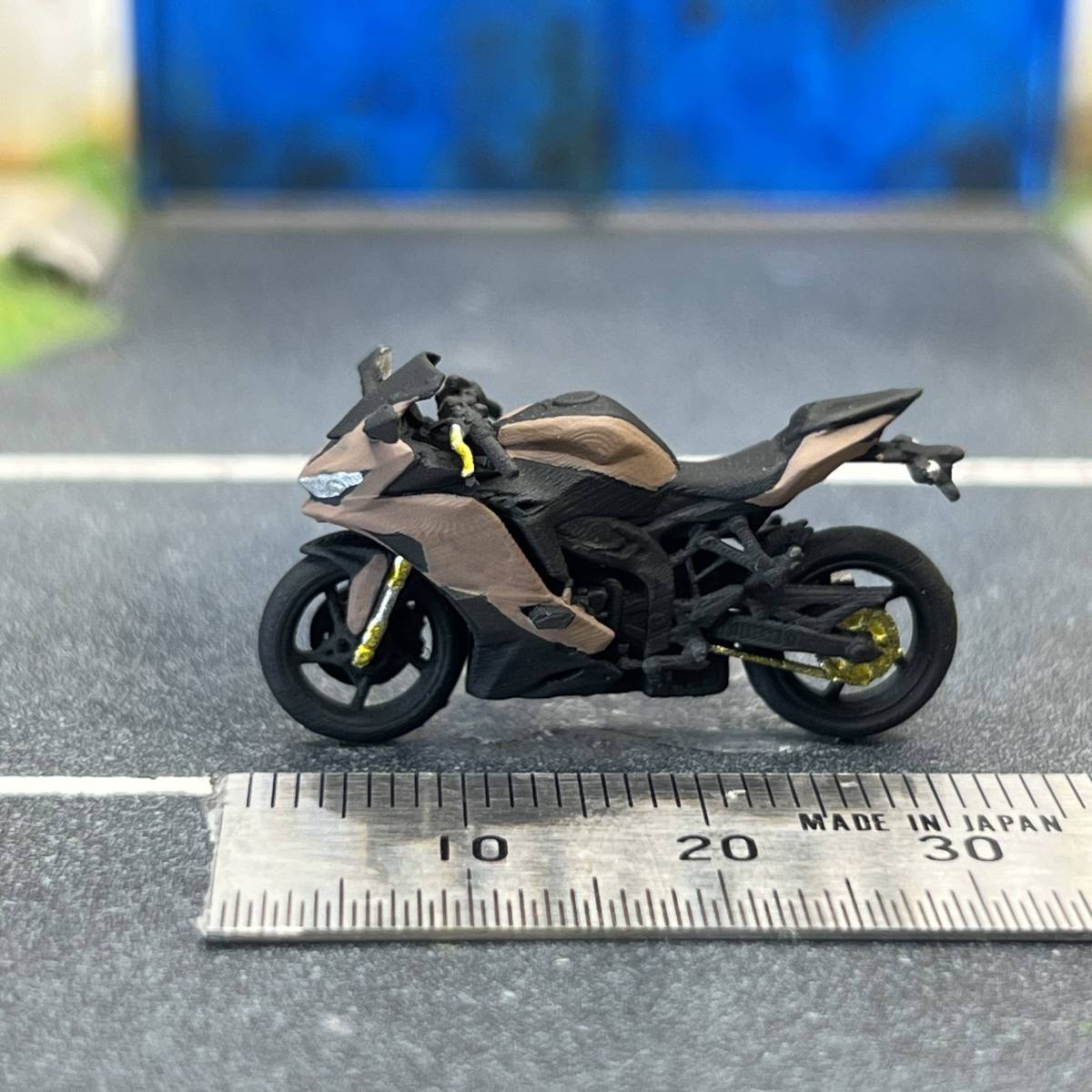 【ZZ-606】1/64 スケール カワサキ Ninja ZX-25R バイク フィギュア ミニチュア ジオラマ ミニカー トミカ_画像1