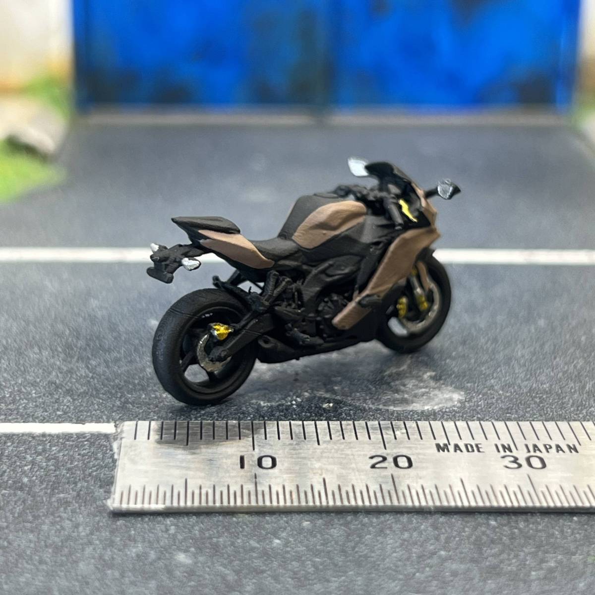 【ZZ-606】1/64 スケール カワサキ Ninja ZX-25R バイク フィギュア ミニチュア ジオラマ ミニカー トミカ_画像4