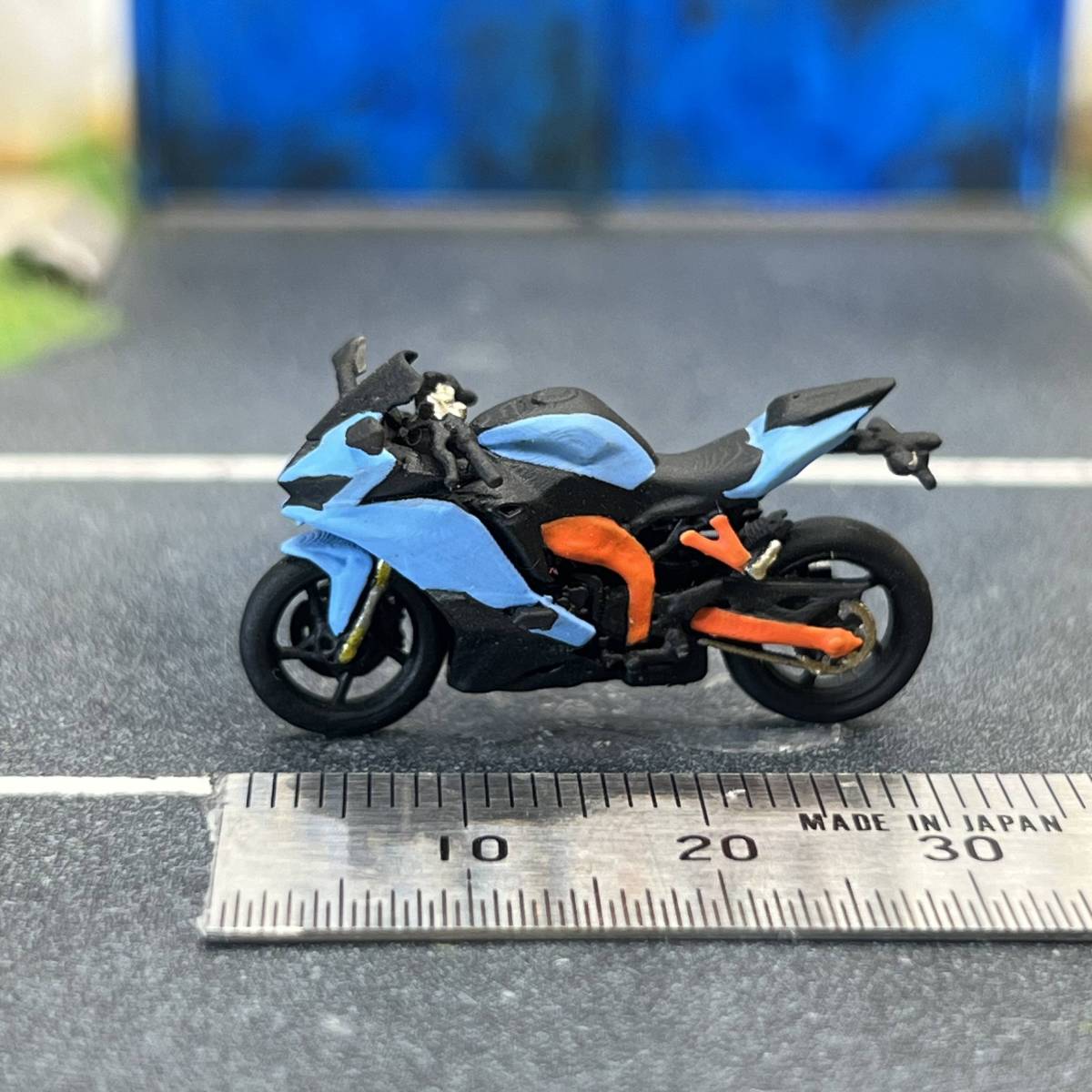 【ZZ-607】1/64 スケール カワサキ Ninja ZX-25R バイク フィギュア ミニチュア ジオラマ ミニカー トミカ_画像1