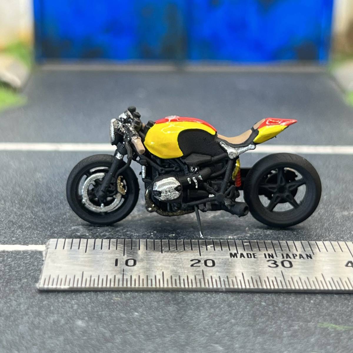 【ZZ-624】1/64 スケール BMW Motorrad バイク フィギュア ミニチュア ジオラマ ミニカー トミカ_画像1