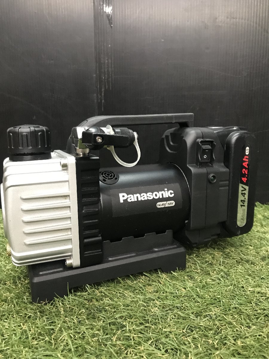 【中古品】Panasonic(パナソニック) 14.4V/18V充電式デュアル真空ポンプEZ46A3K-B バッテリ×1・充電器セット/ITTI0I7BP71R_画像2