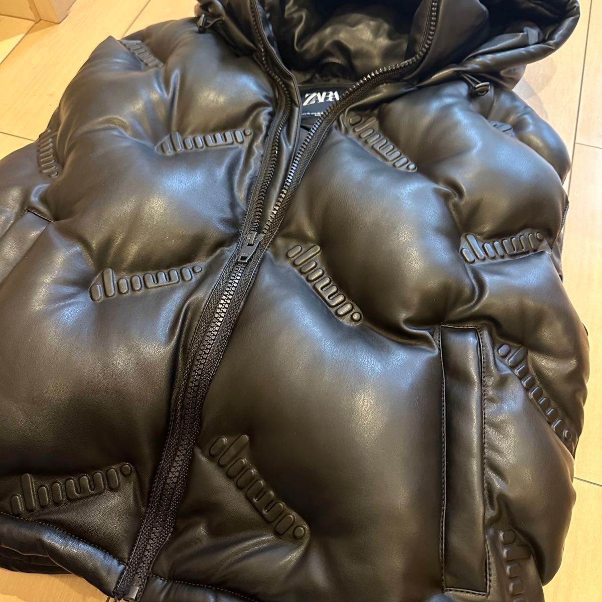 ZARA ザラ エンボス フェイクレザー キルティングベスト ZARA ザラ エンボス フェイクレザー キルティングベスト